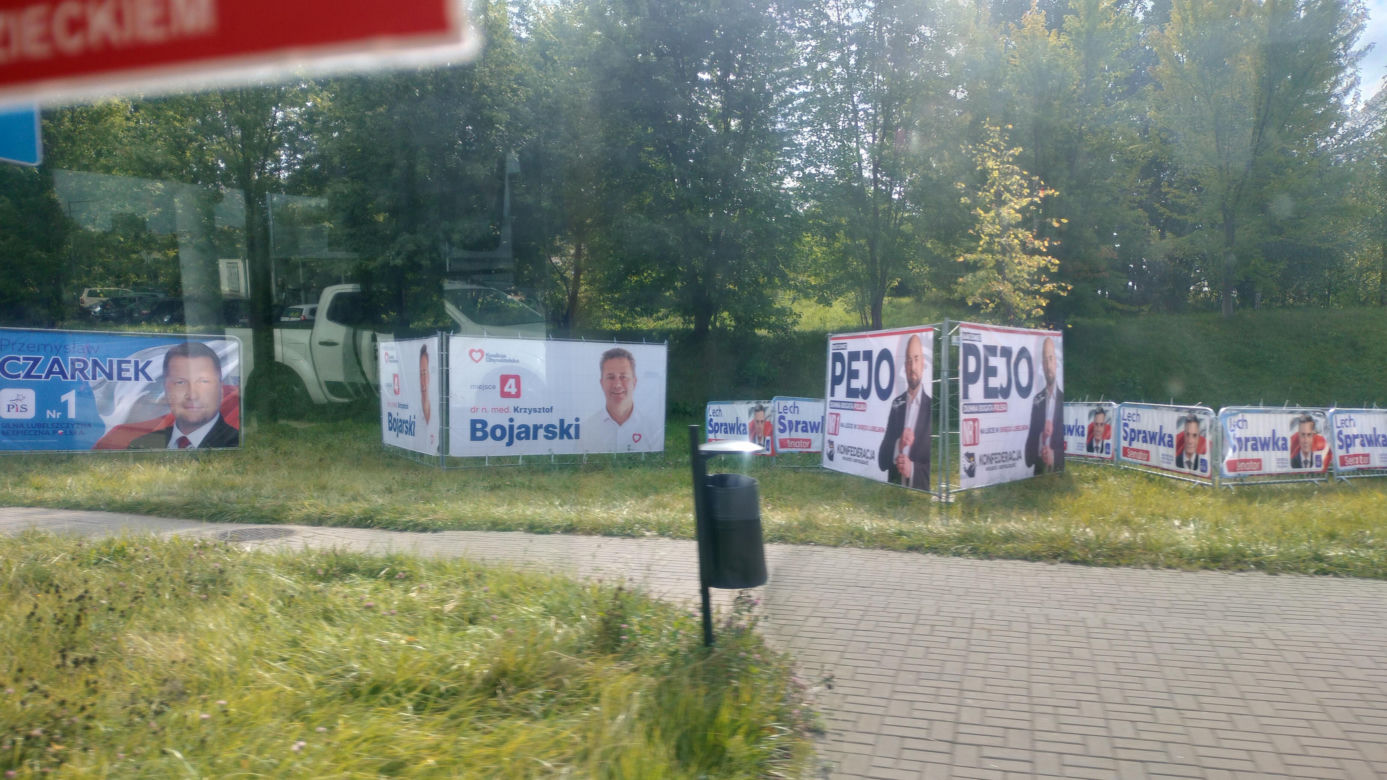 Wyborcze banery w Lublinie. Część jest już zniszczona [GALERIA]