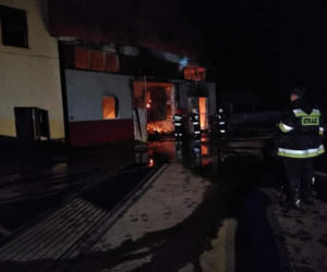 Pożar hali w Zwoleniu. 20 zastępów straży pożarnej walczyło z ogniem!