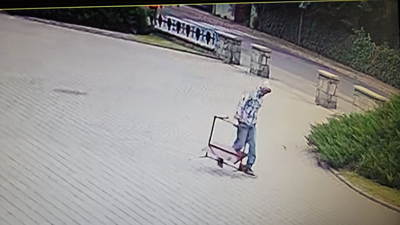Kościół w Kaliszu okradziony ze skarbonki na datki wiernych! Kamera nagrała złodzieja