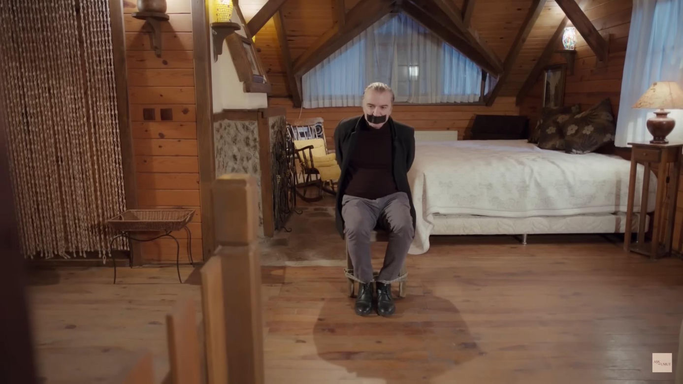 Dramat w serialu Miłość i nadzieja! Suat traci przytomność po ciosie!