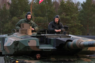 Karol Nawrocki z wizytą na Łotwie. Spotkał się z polskimi żołnierzami