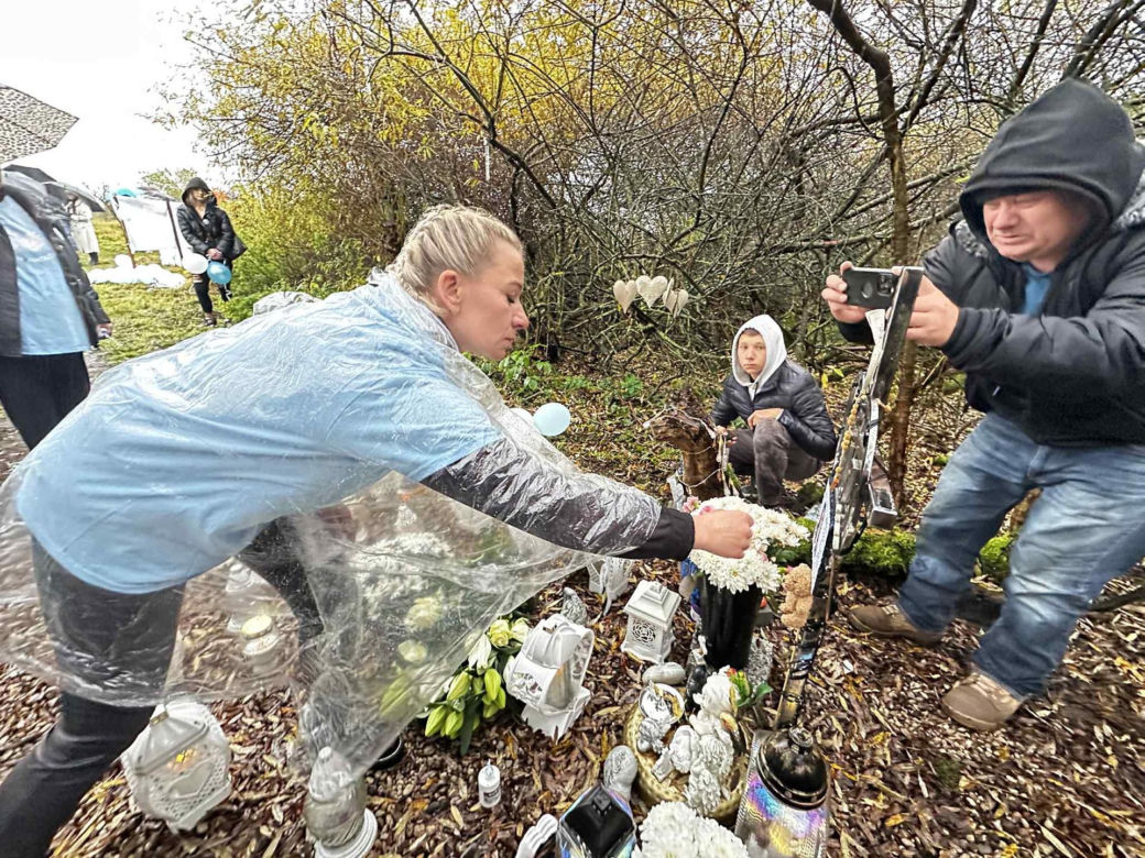 Mama cierpi po stracie Mai. Codziennie odwiedza miejsce znalezienia zwłok. Co powiedziałaby mordercy córki?