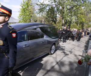 Poświęcił im swoją kampanię wyborczą. Przyszły na pogrzeb Łukasza Litewki. Oczy od razu się zaszkliły