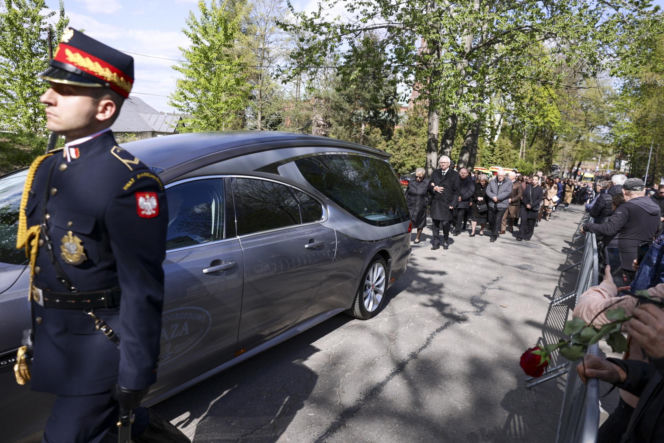 Poświęcił im swoją kampanię wyborczą. Przyszły na pogrzeb Łukasza Litewki. Oczy od razu się zaszkliły