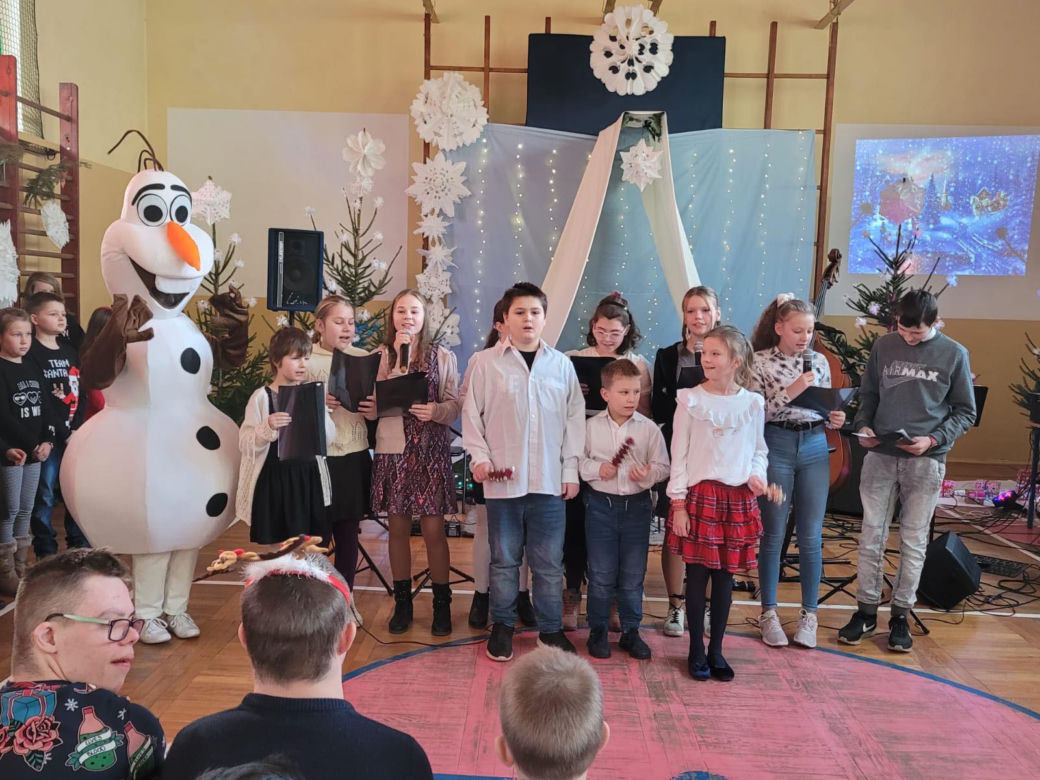 Koncert świąteczny w Szkole Podstawowej nr 13 