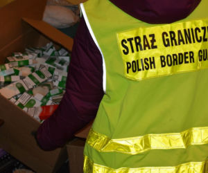 Fabrykę nielegalnych papierosów urządzili w pokoju. Do akcji wkroczyła straż graniczna [ZDJĘCIA]