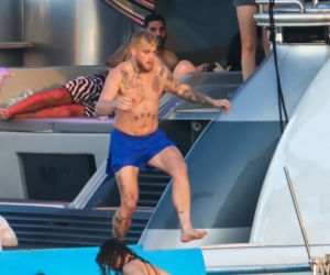 Jake Paul imprezuje na jachcie