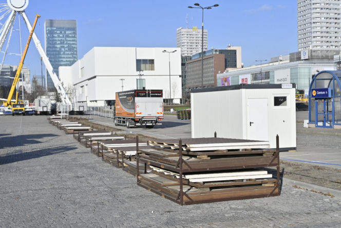 Dziwny obiekt w centrum Warszawy. Co tu powstaje? Stolica już stroi się na Boże Narodzenie!