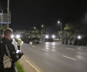 Nocna próba defilady wojskowej w Warszawie