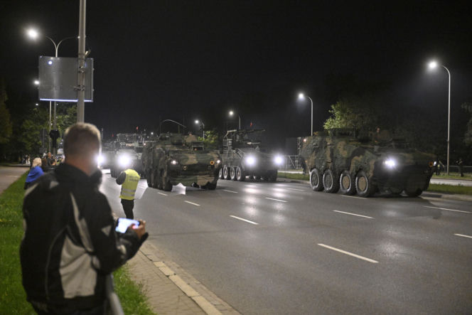 Nocna próba defilady wojskowej w Warszawie