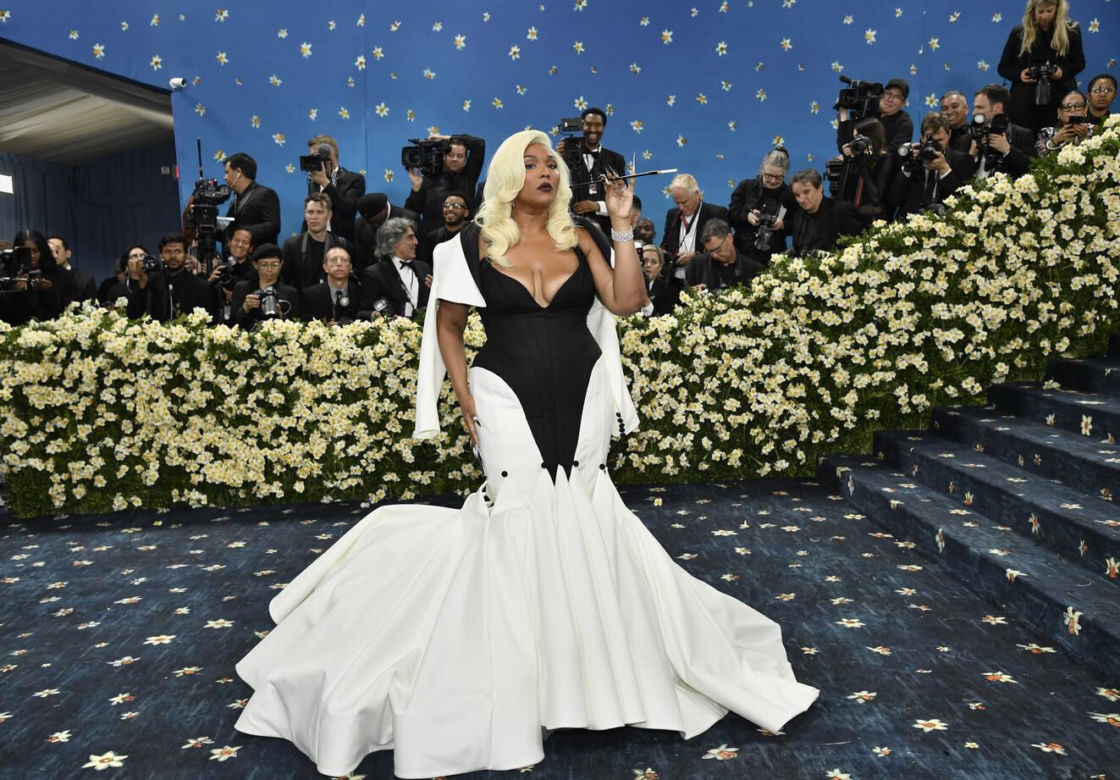 LIZZO ATTENDS 