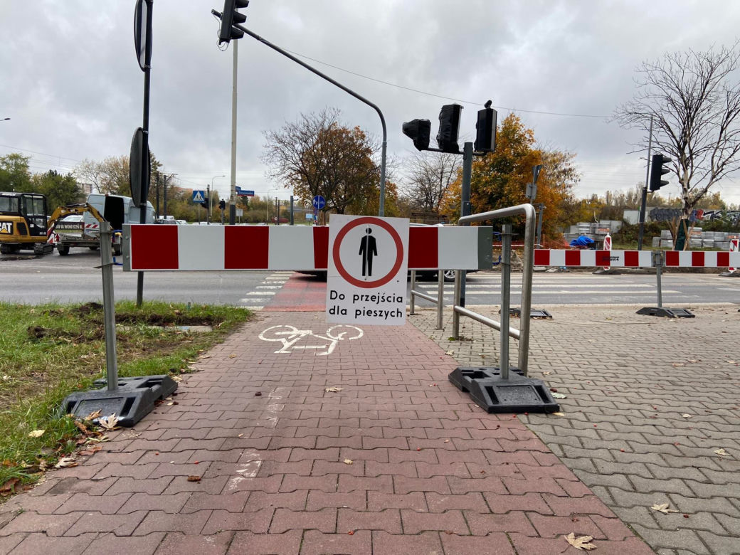 Wyznaczono przejazd ulicą, którą… też zamknięto. Łodzianie są sfrustrowani