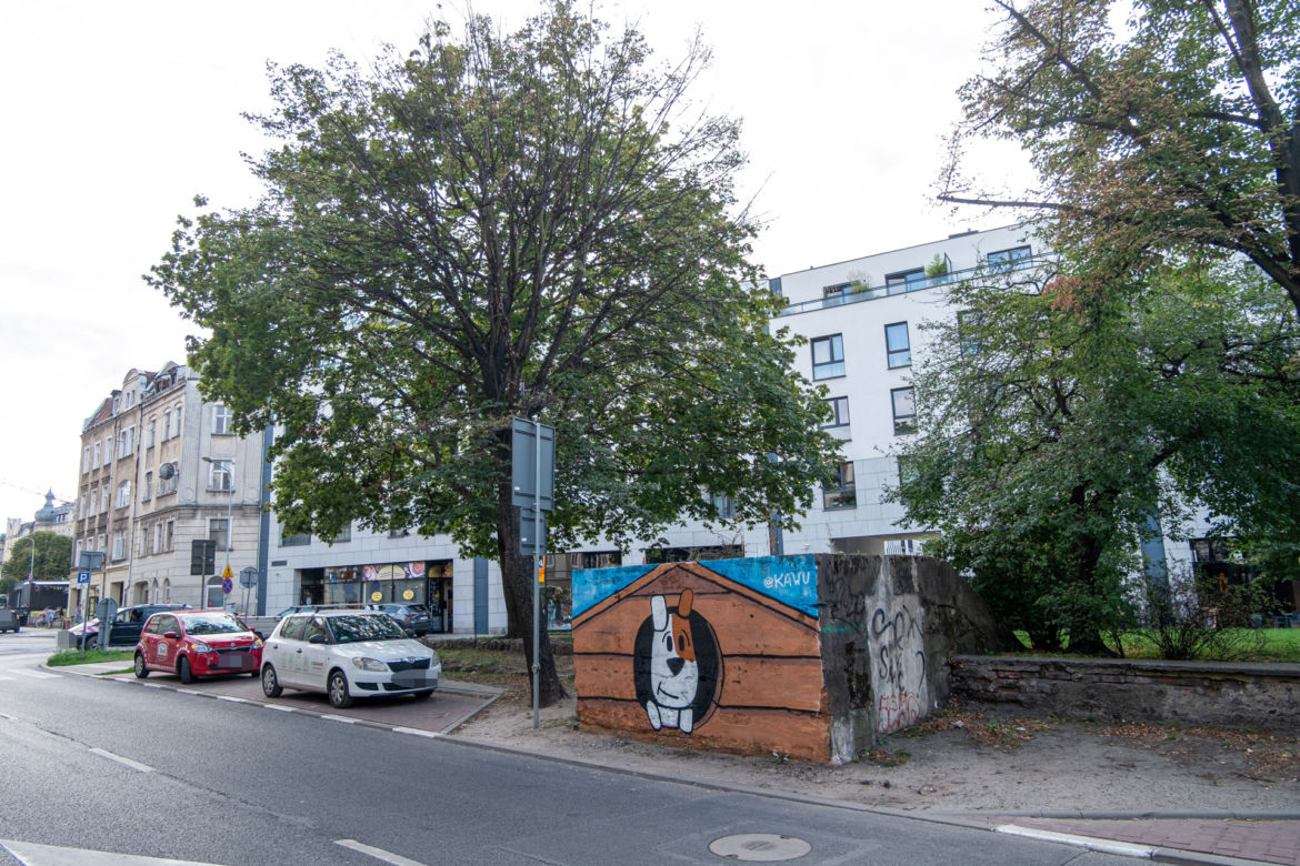 Namalował mural na schronie 