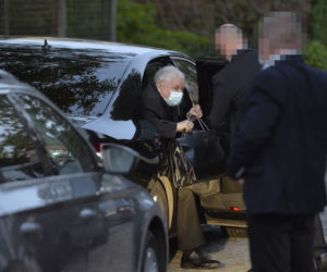 Kaczyński zwiózł zapasy dla kotów