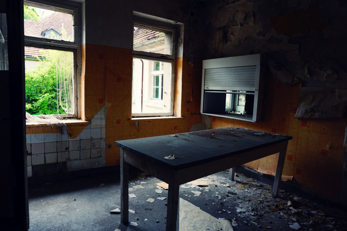Opuszczony szpital rehabilitacyjny dla dzieci w Wielkopolsce [GALERIA]