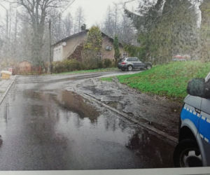 25-latek staranował samochód innego kierowcy, z którym rywalizuje o dziewczynę