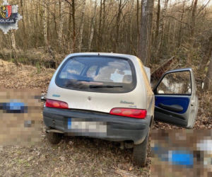 Seicento roztrzaskało się na drzewie, kierowcy nie żyje. Tragedia pod Chocianowem