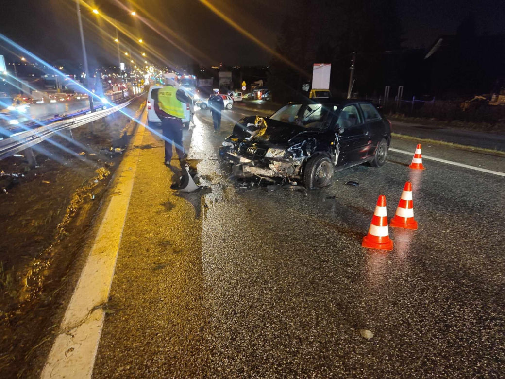Wypadek z udziałem trzech samochodów na zakopiance