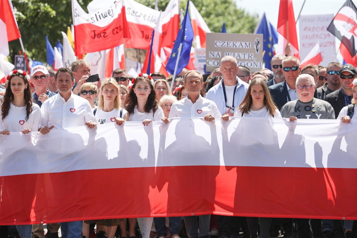 Policja podała, ile kosztowało zabezpieczenie marszu Donalda Tuska. Kwota szokuje! 