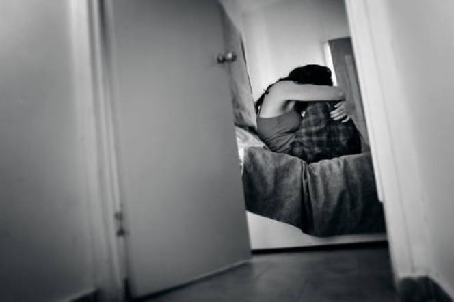 wykorzystywanie seksualne, molestowanie, gwałt, zgwałcona kobieta