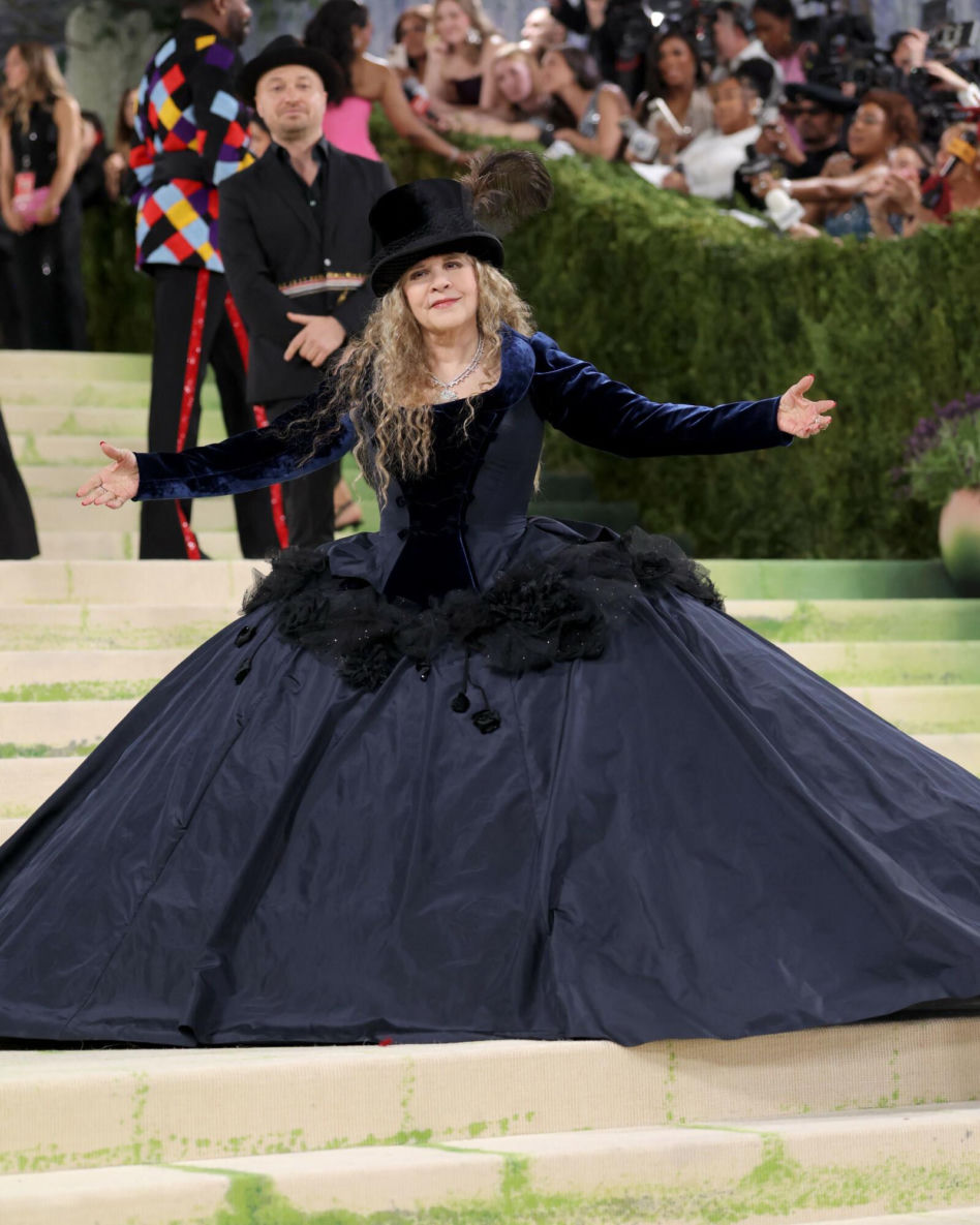  Stevie Nicks pierwszy raz w historii na Met Gali! Artystka pojawiła się w stroju z... sieciówki! 