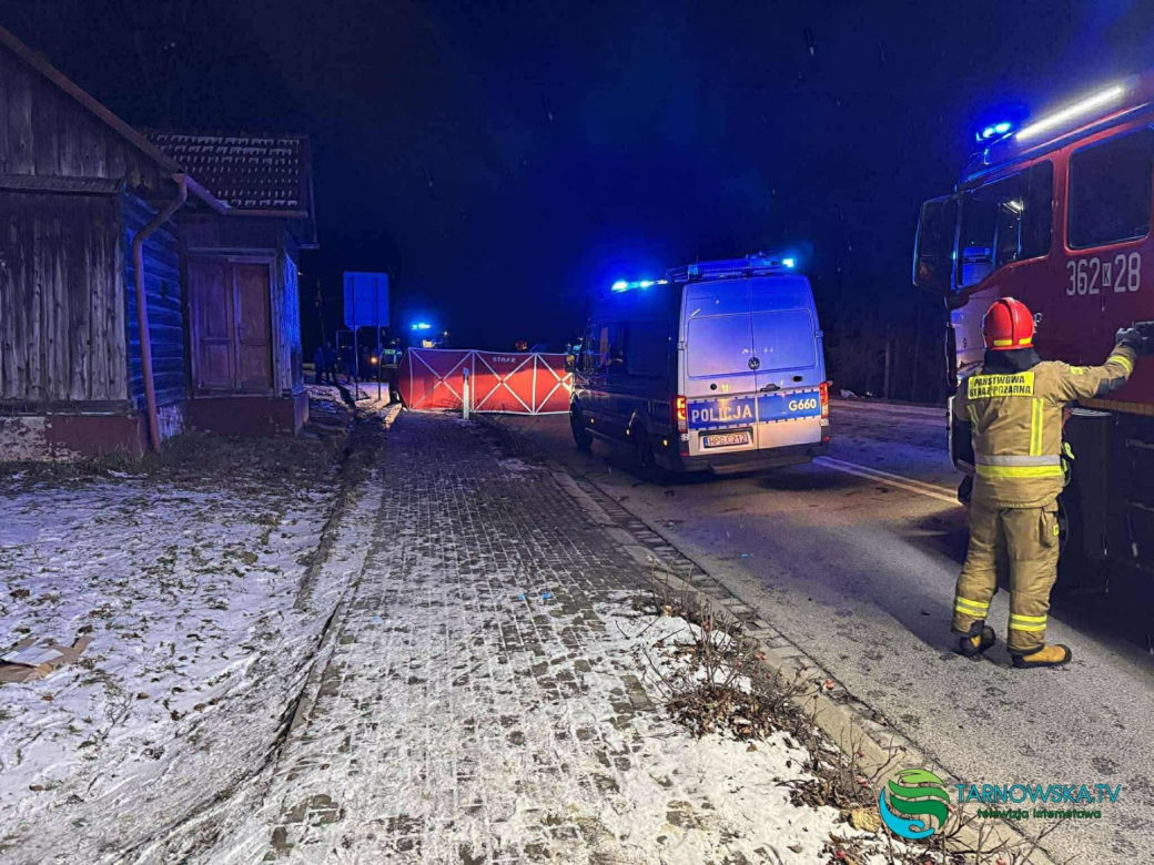 Poręba Radlna. 31-latek nie żyje, trzy osoby ranne. Domniemany sprawca wypadku w Nowy Rok był nietrzeźwy [ZDJĘCIA].