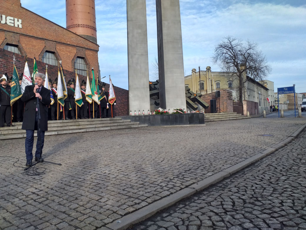 Kopalnia Wujek w Katowicach. Związkowcy złożyli kwiaty [ZDJĘCIA]