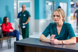 Szpital św. Anny, odcinek 109: dyrektor Strecker i Sabina spędzają wspólnie wieczór po rozmowie o przyszłości szpitala