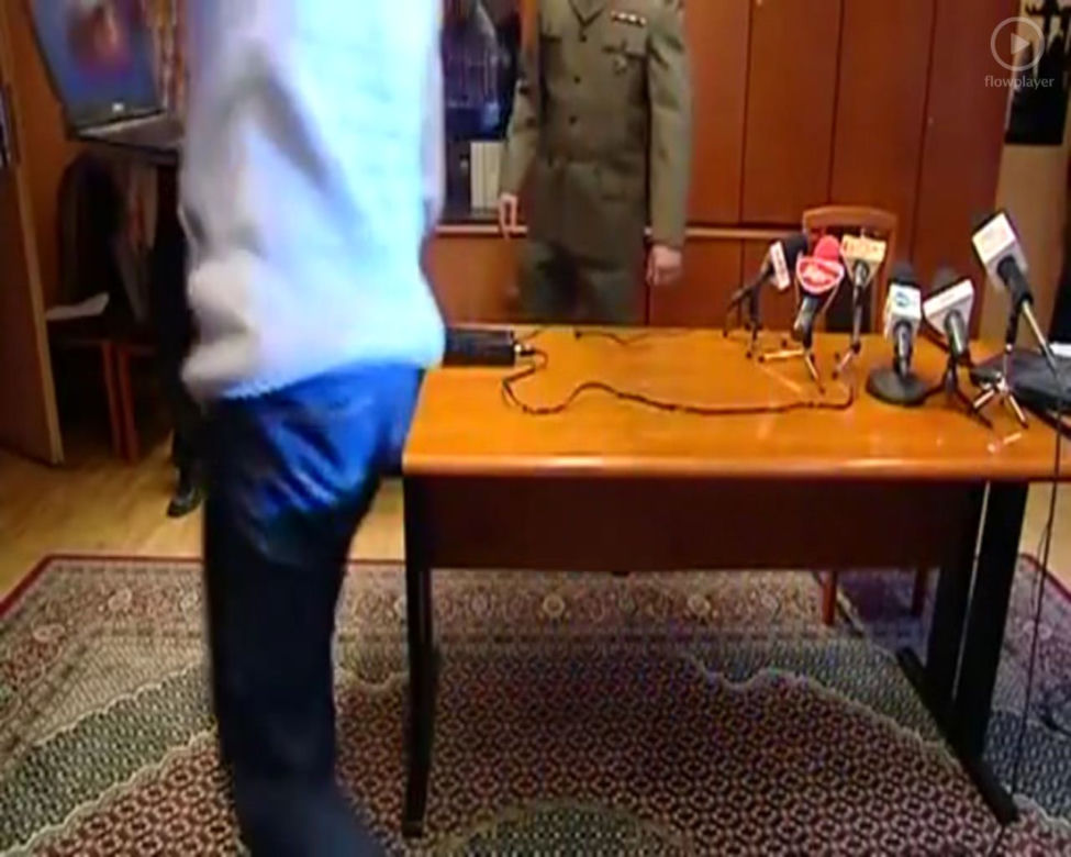Prokurator STRZELIŁ SOBIE W GŁOWĘ na konferencji - ZDJĘCIA - MINUTA PO MINUCIE