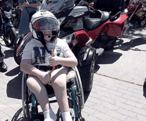 Gabryś przeszedł 17 operacji, tylko na twarzy i dłoniach nie ma blizn. Jego pają jest pomoc innym!