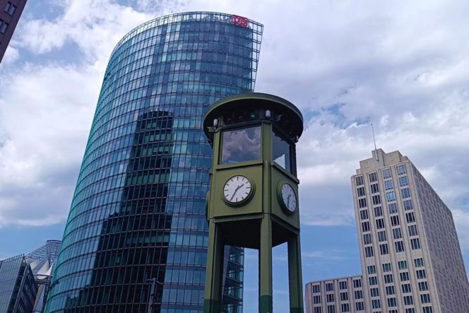 Zegar z sygnalizatorem na Potsdamer Platz