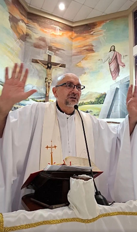 Krzyż zabił księdza podczas mszy. Wszystko nagrano