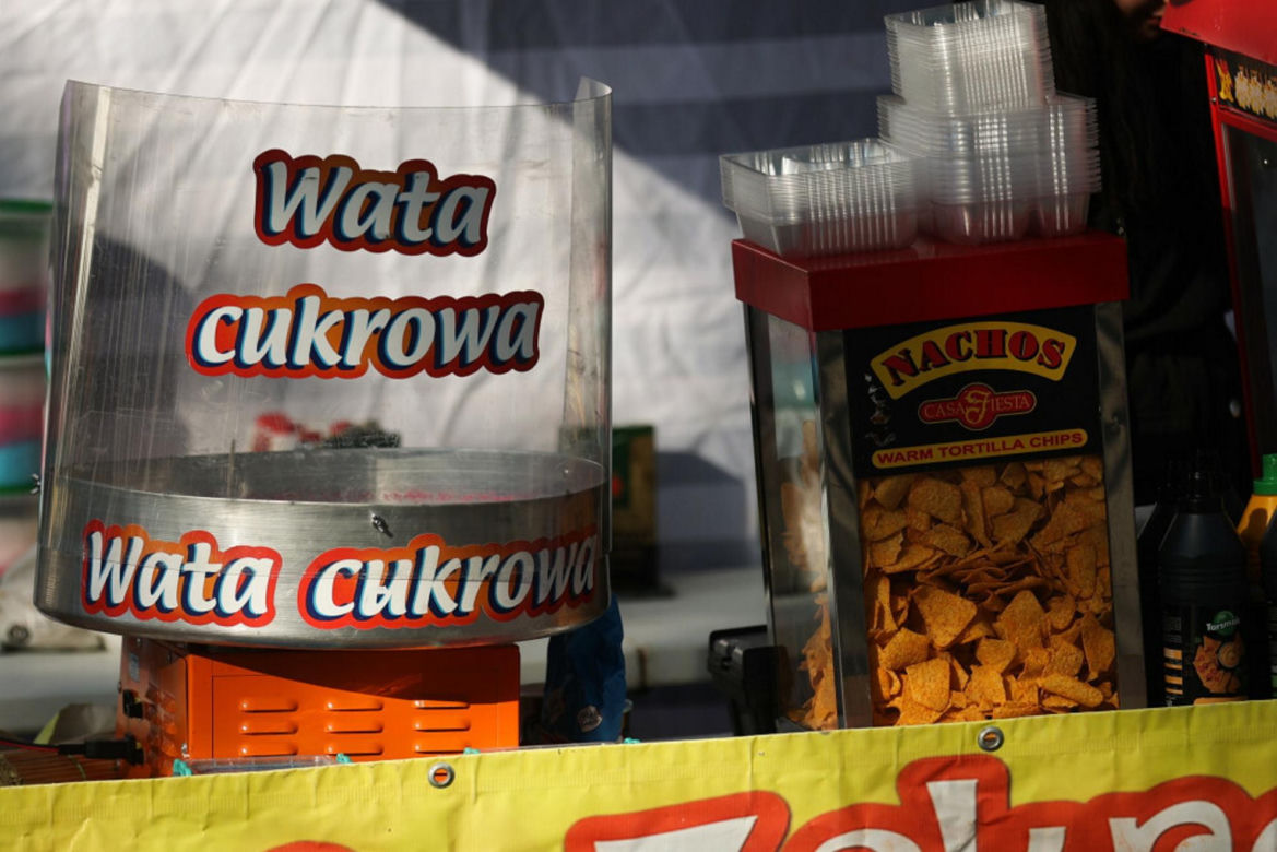 Nie do wiary, co sprzedają pod cmentarzami. Nie tylko wiązanki i znicze