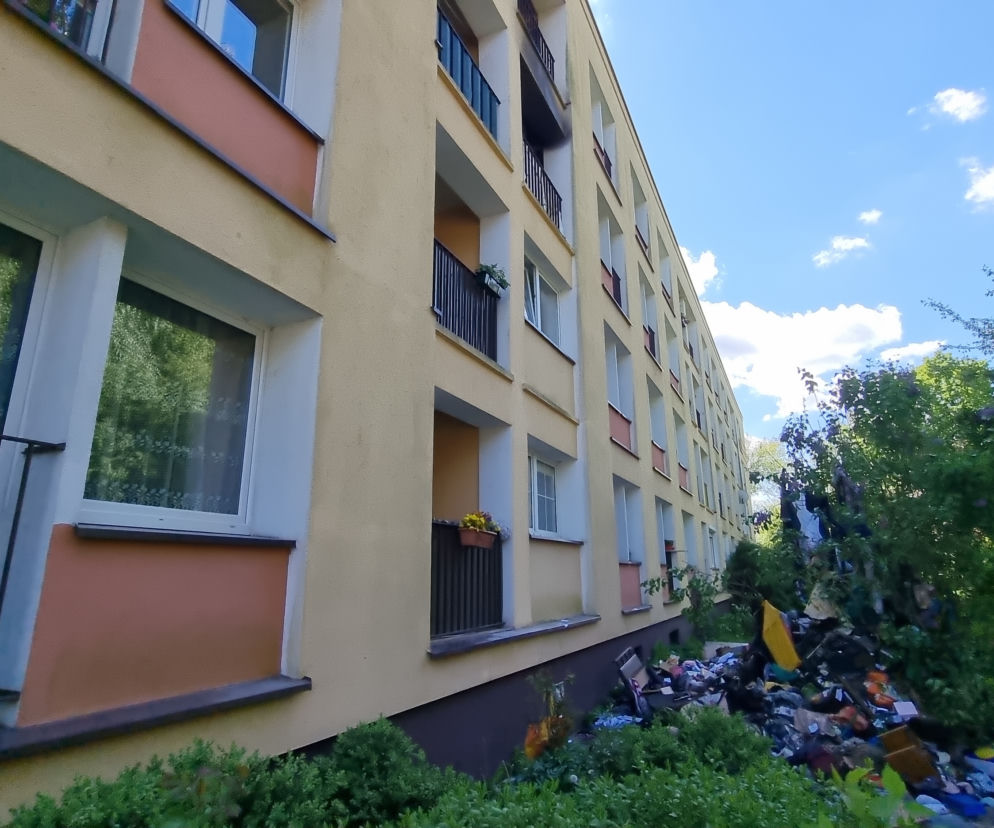 Koszalin: Pożar mieszkania. Kobieta wyskoczyła z  balkonu na drugim piętrze