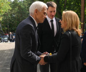 Pogrzeb Andrzeja Wielowieyskiego. Żegnało go wielu księży