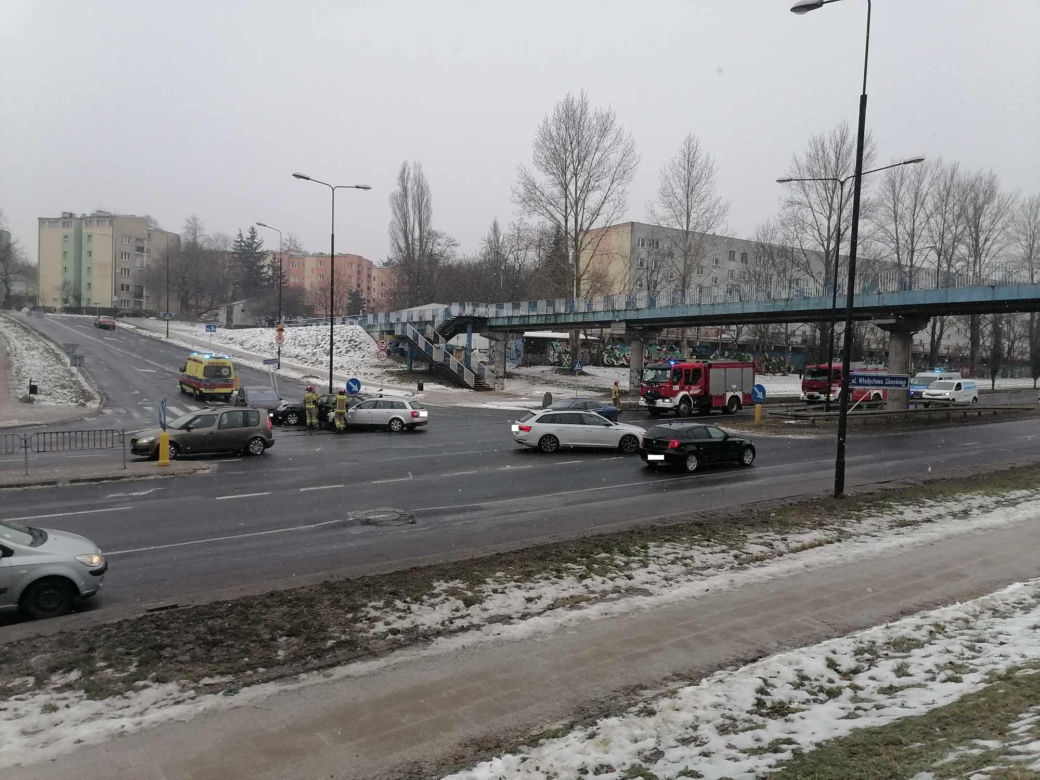 Zderzenie trzech pojazdów na skrzyżowaniu w Lublinie