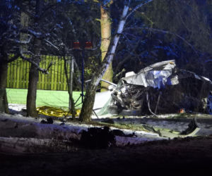 Uciekał seatem przed policją. Gonili go przez dwa powiaty. Zginął na drzewie