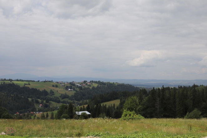 To jedna z najciekawszych wsi w Małopolsce. Jest ozdobą Podhala, a jej mieszkańcy słyną z pobożności