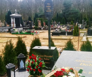Rok temu zmarł Aleksander Doba. Tak wygląda dziś grób wielkiego podróżnika z Polic
