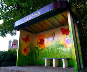 Kolejny artystyczny przystanek autobusowy na Warmii. Robi ogromne wrażenie! [ZDJĘCIA]