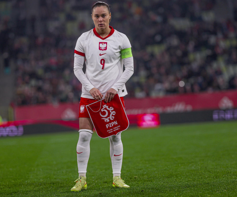 Mecz Polska – Francja w eliminacjach MŚ. Trafienie Ewy Pajor i czerwona kartka tuż przed przerwą