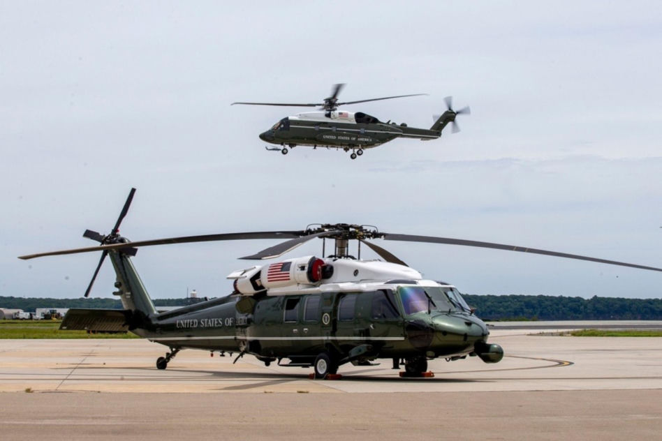 VH-92A ponad VH-60N