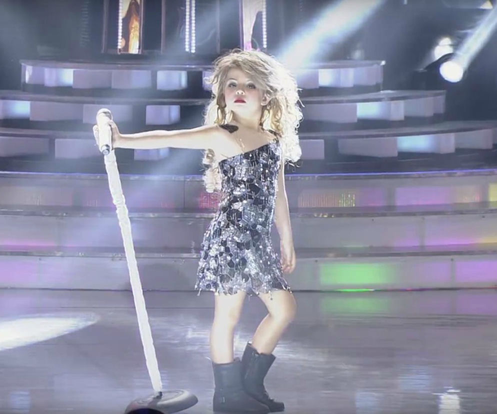 7-latka jako Taylor Swift miażdży system