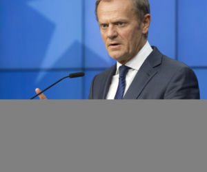 Tusk zwolnił asystenta, bo był gejem