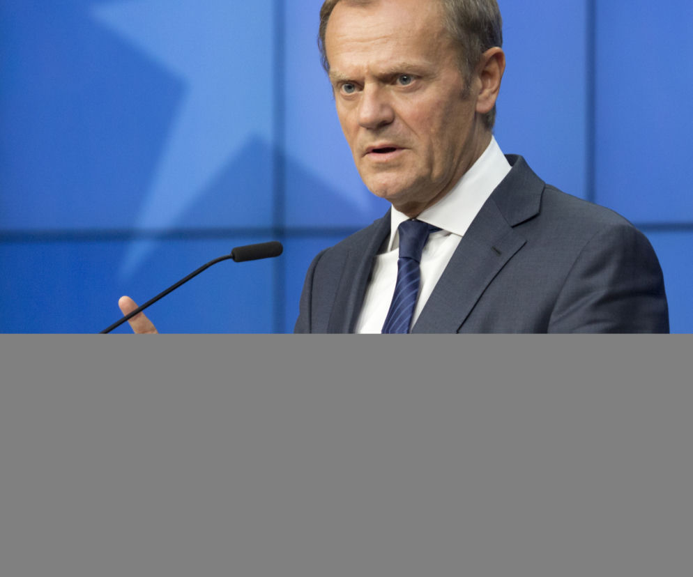 Tusk zwolnił asystenta, bo był gejem