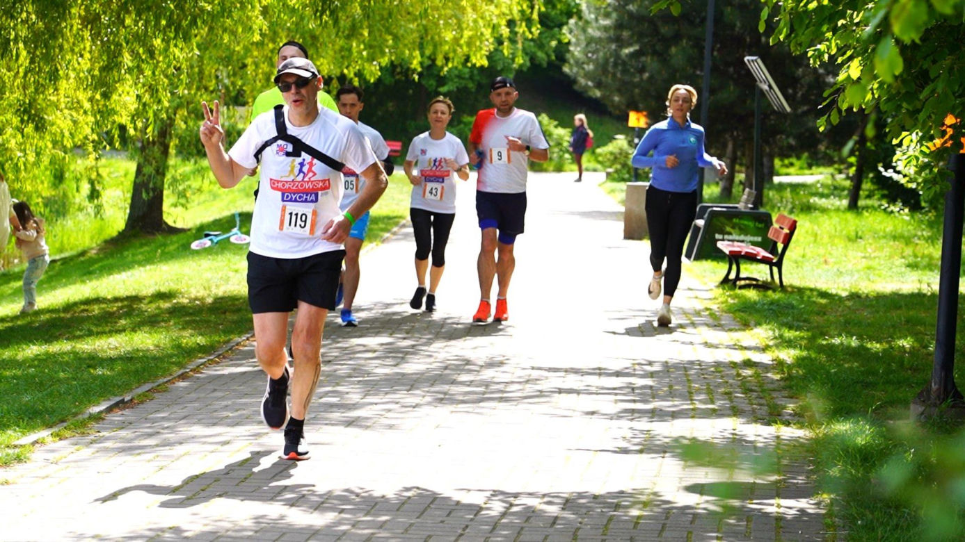 Sportowe emocje w Chorzowie. 150 biegaczy wystartowało w 6. edycji Chorzowskiej Dychy