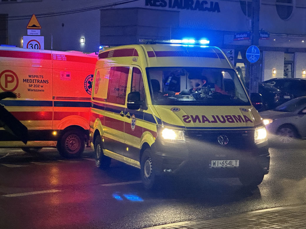Pijacka zadyma we Włochach, nieprzytomny leżał na ulicy. W ruch poszły jajka