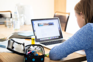 Darmowe laptopy dla uczniów. Kto i kiedy je otrzyma? Sprawdź