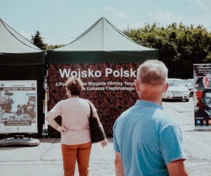 Żołnierze ustawili walk-thru przy Zakładach Mięsnych w Jarosławiu [FOTO]