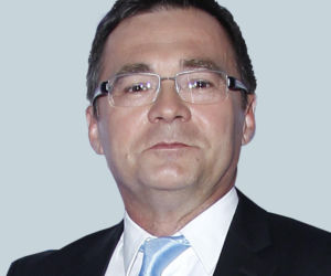 Prezenter TVP zostaje mistrzem pogrzebów! Zaskakująca decyzja gwiazdy